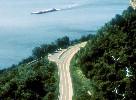 File:MississippiRiverBluffs.jpg - Wikimedia Commons