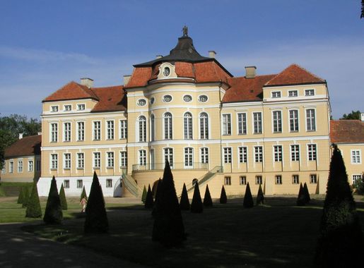 File:Rogalin Pałac od strony parku.jpg - Wikimedia Commons