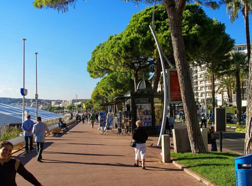 File:Cannes - Boulevard de la Croisette - View WNW.jpg - Wikimedia Commons