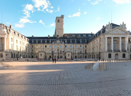 Fichier:Palais des ducs de Bourgogne Dijon.jpg — Wikipédia