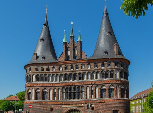 File:Luebeck Holstentor 38.jpg - Wikimedia Commons
