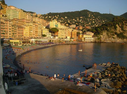 File:Camogli spiaggia 01.jpg - Wikimedia Commons