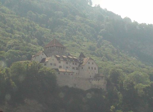 File:Vaduz Castle.JPG - Wikimedia Commons