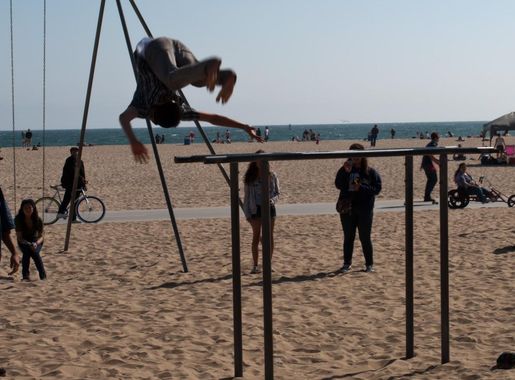 File:Muscle Beach, Santa Monica (5847211263).jpg - Wikimedia Commons