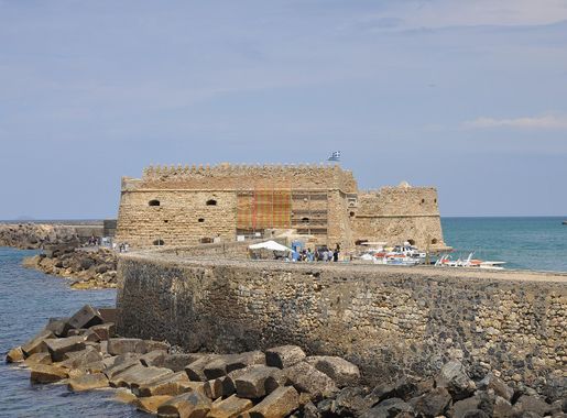 File:Venetian Fortress of Koules in Heraklion, Crete 002.jpg - Wikimedia  Commons