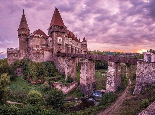 File:Corvin Castle Hunedoara Romania Travel Photography (225889455).jpeg -  Wikimedia Commons
