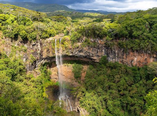 File:Chamarel Waterfall in Mauritius (53698126454).jpg - Wikimedia Commons