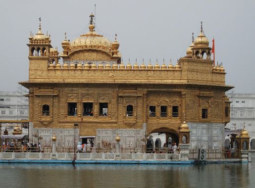 File:Close-up of the Glowing Golden Temple, Amritsar.JPG - Wikimedia Commons