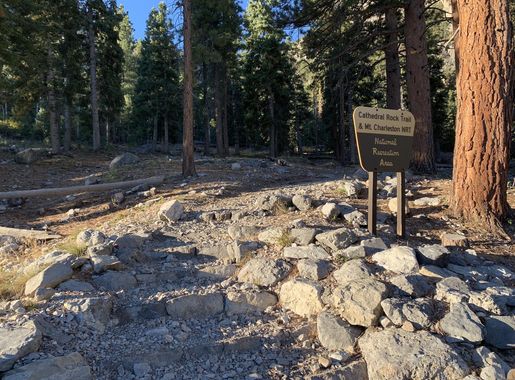 File:South Loop Trail and Cathedral Rock Trailhead at Cathedral Rock Picnic  Area.jpg - Wikimedia Commons