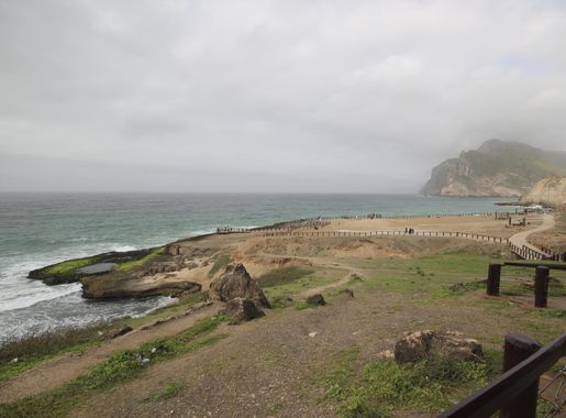 File:Al Mughsail Beach 2.jpg - Wikimedia Commons