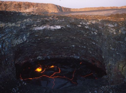 File:Lava Lake in Erta Ale Volcano in Ethiopia 20080501.jpg - Wikimedia  Commons