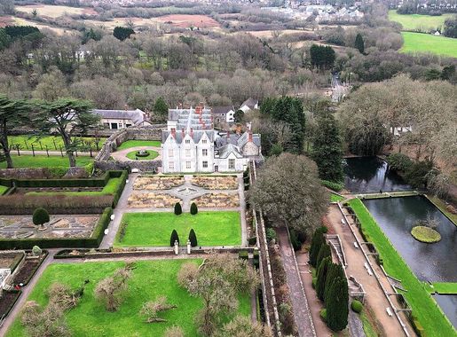 File:Castell Sain Ffagan, Caerdydd o'r awyr - Aerial view of Sain Ffagan  Castle and grounds, Cardiff, Wales 2023 20.jpg - Wikimedia Commons