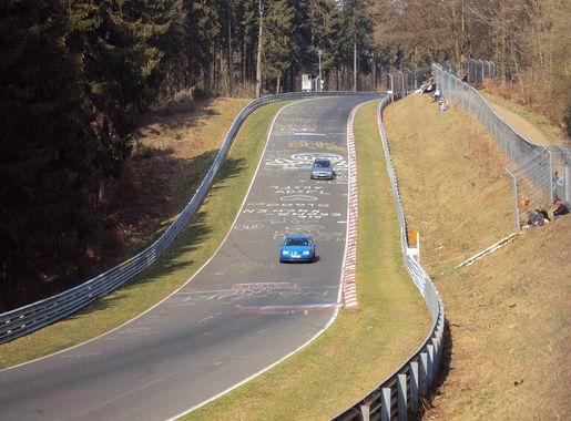 File:Nordschleife großer Sprunghügel Pflanzgarten.JPG - Wikipedia