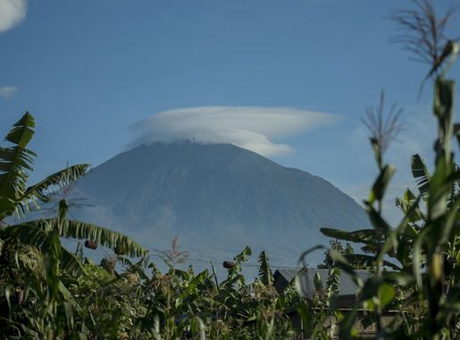 File:View of Muhabura Volcanoe in Kinigi sector, Musanze district, Rwanda  afar from Volcanoes Park.jpg - Wikimedia Commons
