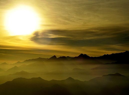 Archivo:Amanecer en la Sierra Nevada de Santa Marta - Colombia.jpg -  Wikipedia, la enciclopedia libre