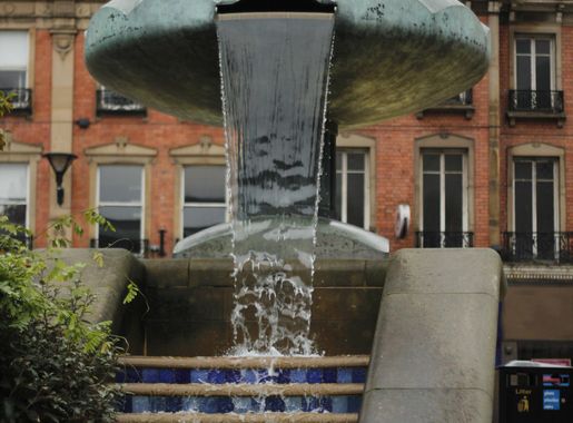 File:Water Fountain by Sheffield Town Hall.jpg - Wikimedia Commons