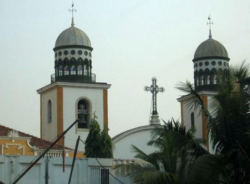 File:Luanda church.jpg - Wikimedia Commons