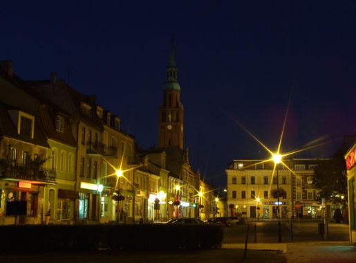 Plik:Starogard Gdański, Rynek, noční pohled.JPG – Wikipedia, wolna  encyklopedia
