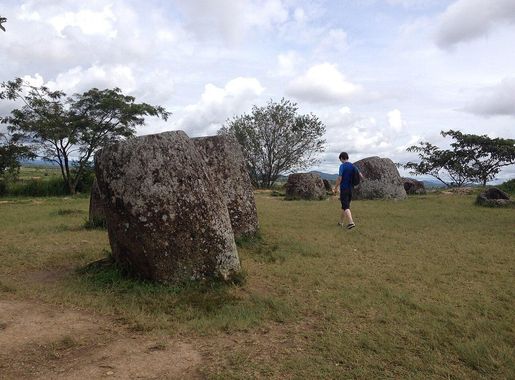 File:Laos phonsavan plain of jars 3.jpg - Wikimedia Commons