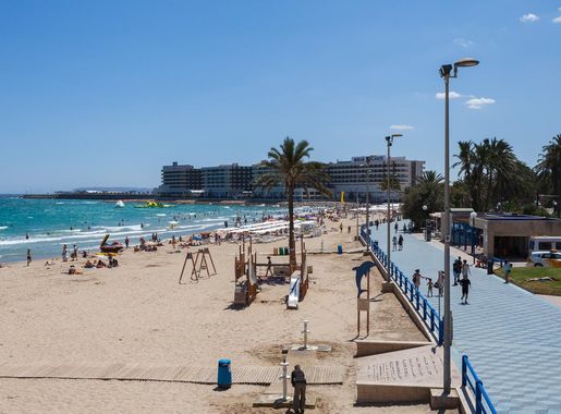 File:Playa del Postiguet, Alicante, España, 2014-07-04, DD 47.JPG -  Wikimedia Commons