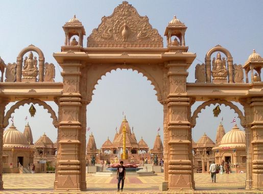 File:Swaminarayan Temple in Poicha.jpg - Wikimedia Commons