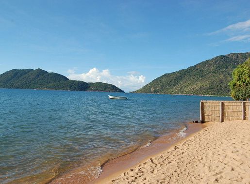 File:Cape McLear, Malawi (2499280818).jpg - Wikimedia Commons