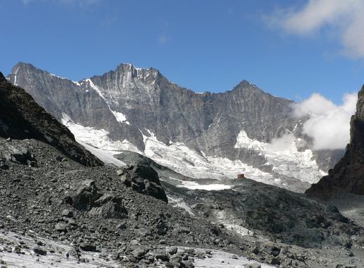 File:Dom (mountain).jpg - Wikimedia Commons