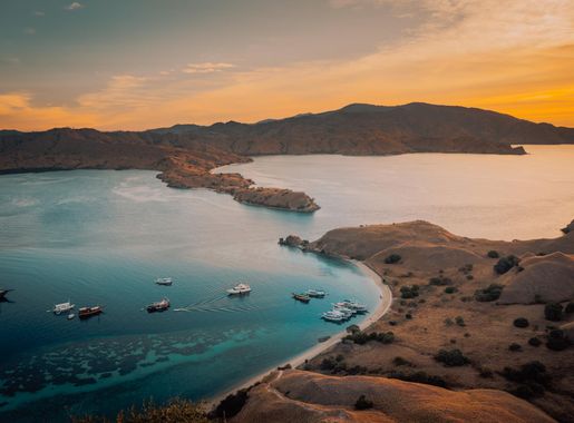 File:Andhika bayu nugraha-taman nasional komodo (gili lawa).jpg - Wikimedia  Commons