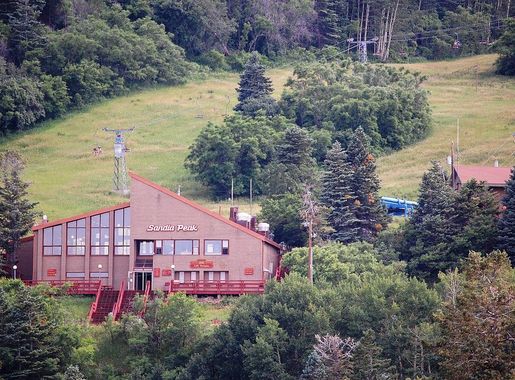 File:Sandia Peak Ski Area, Albuquerque AC2.JPG - Wikimedia Commons