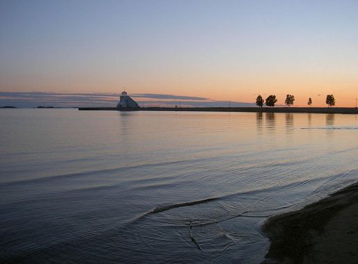 File:Oulu Nallikari ByNight.JPG - Wikimedia Commons