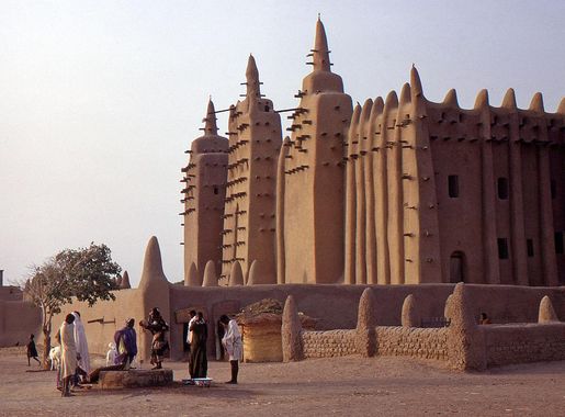 File:La grande mosquée-1, Djenné, Mali au petit matin. Date du cliché  27-12-1972.jpg - Wikimedia Commons