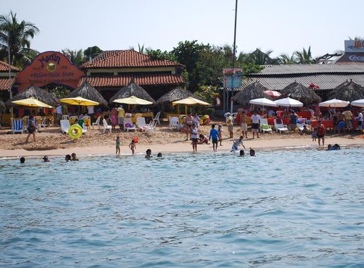 File:BeachIslaIxtapa.JPG - Wikimedia Commons