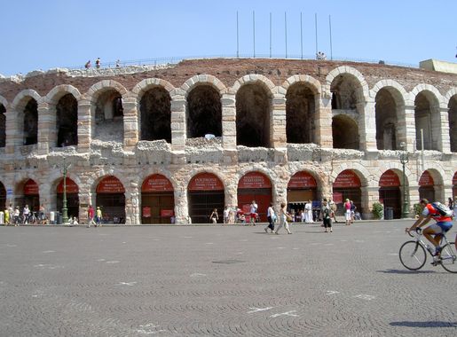 File:Arena di Verona, Italien.JPG - Wikimedia Commons