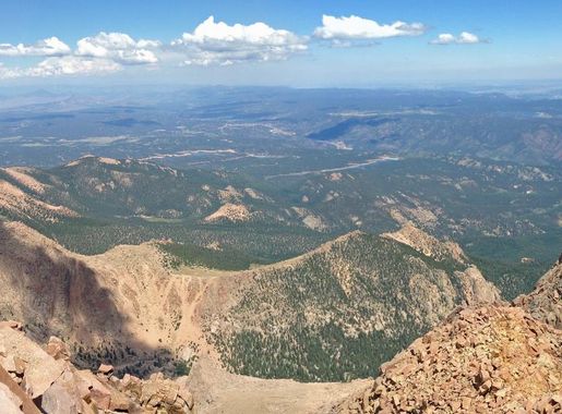 File:Pikes Peak summit view 1.JPG - Wikimedia Commons