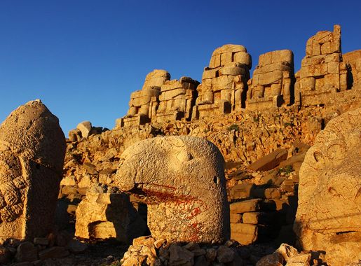 File:Nemrud2.jpg - Wikimedia Commons