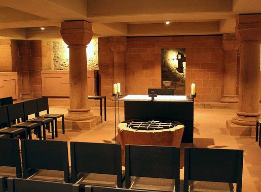 File:Würzburg, St.-Kilians-Dom, die Krypta.JPG - Wikimedia Commons