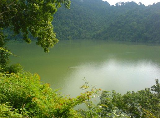 File:Ba Be Lake 3.jpg - Wikimedia Commons
