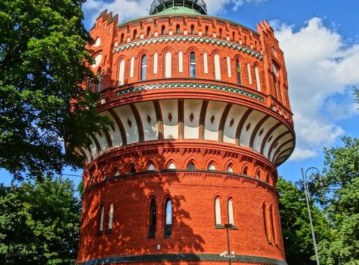 File:Bdg wiezacisnien 2 07-2013.jpg - Wikimedia Commons