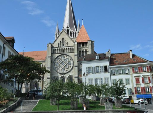 File:Place de la Cathedrale Lausanne.JPG - Wikimedia Commons