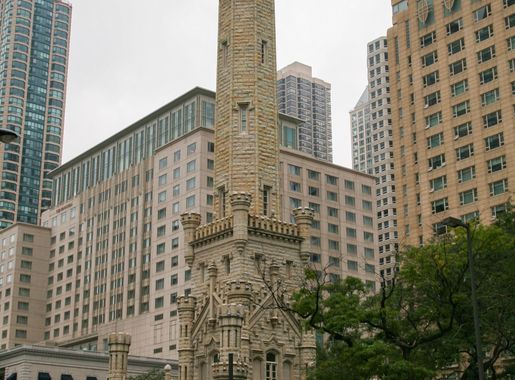 Fichier:The Chicago Water Tower.jpg — Wikipédia