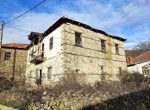 File:Old traditional house.jpg - Wikimedia Commons