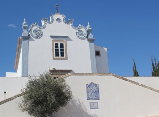 File:Igreja Sant Ana, Albufeira Portugal (25229245369).jpg - Wikimedia  Commons