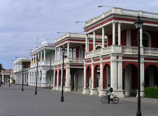 File:Town Square - Granada, Nicaragua.JPG - Wikimedia Commons
