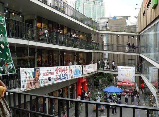 File:Seoul-Insadong-Ssamzie Street-01.jpg - Wikimedia Commons