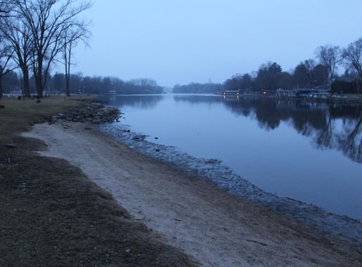 File:Fox River Beach in Fox River Grove, Illinois.jpg - Wikimedia Commons