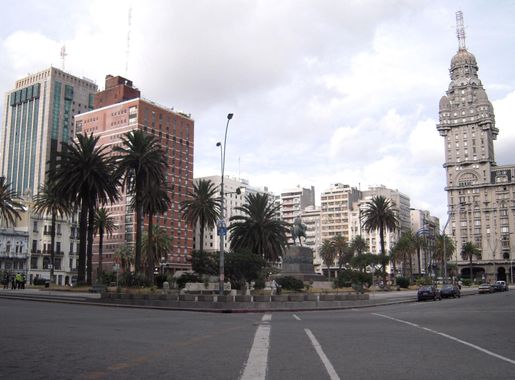 Archivo:Plaza Independencia Montevideo.JPG - Wikipedia, la enciclopedia  libre
