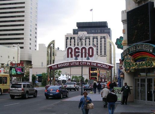 File:Reno Arch, Reno, Nevada (158736502).jpg - Wikimedia Commons