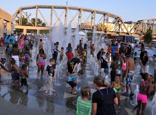 Thousands attend Independence Day concert and fireworks show in Shreveport  > 307th Bomb Wing > Article Display