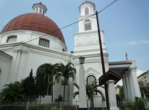 File:Gereja Blenduk Semarang Tampak Samping.jpg - Wikimedia Commons
