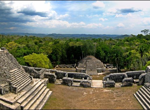 File:Panorama atop Caracol.png - Wikipedia